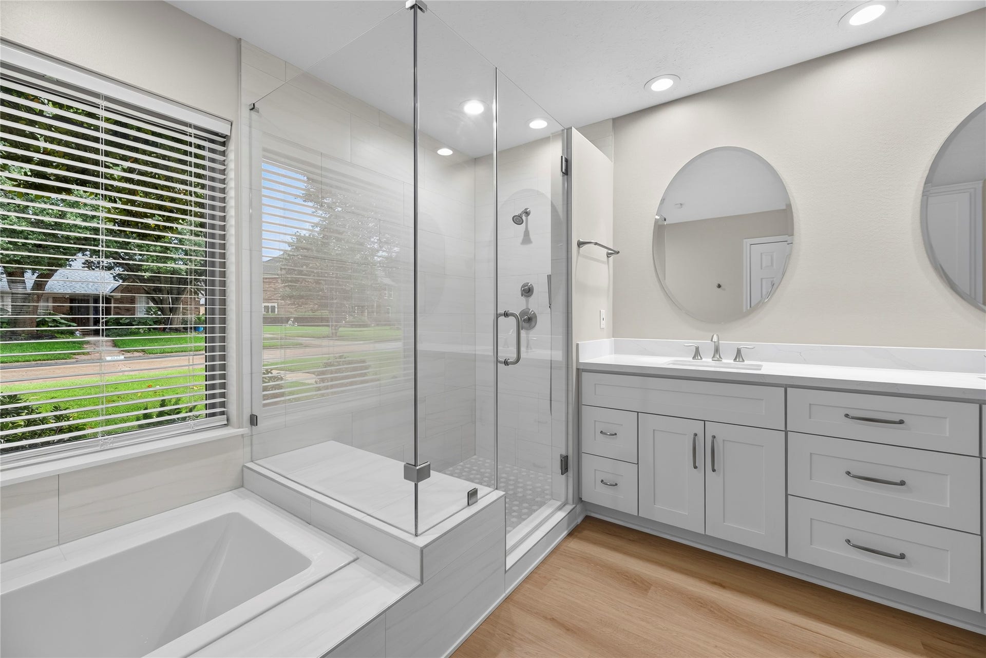 7426 Foxton Place Court, Houston, TX 77095 Slow down and enjoy a daily dose of luxury in the deep soaking tub or step into the oversized walk-in shower with frameless glass, dual controls and a body spray for a refreshing start or relaxing end to your day.