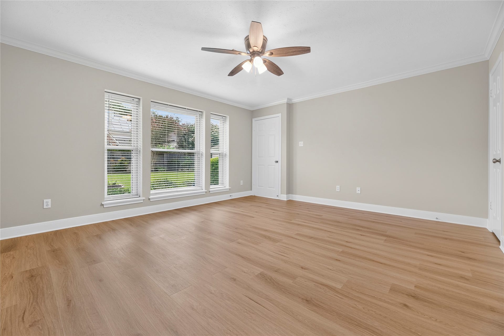 7426 Foxton Place Court, Houston, TX 77095 This dreamy owners retreat gives you room to stretch out, slow down & truly relax. Soft neutral finishes, updated LVP flooring & updated windows invite natural light and set a restful tone, while 3 walk-in closets & an updated ensuite bathroom make daily routines feel wonderfully indulgent.