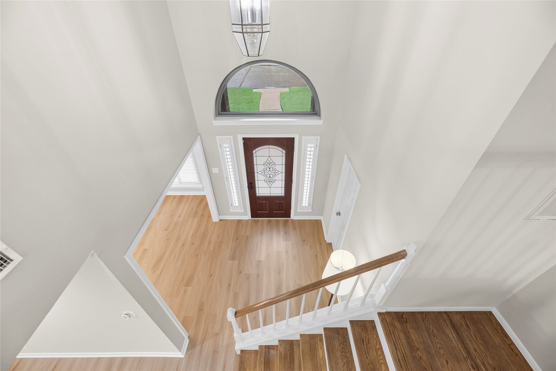 7426 Foxton Place Court, Houston, TX 77095 The foyer is just as impressive from the 2nd-floor landing, where soaring ceilings, fresh neutral paint, updated LVP flooring & an arched transom window create a bright, welcoming entrance below.