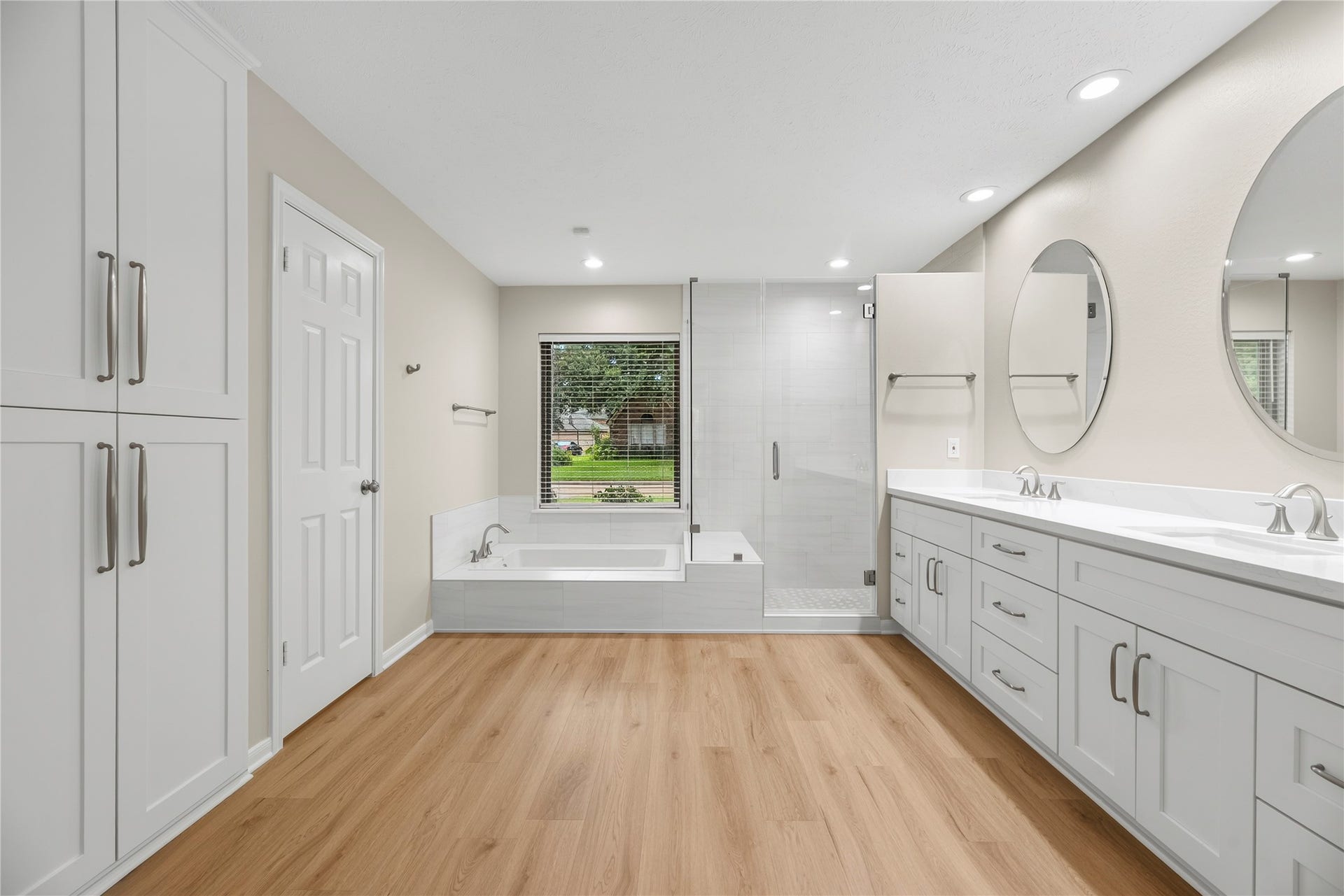 7426 Foxton Place Court, Houston, TX 77095 Updated in October 2025, this polished ensuite pairs crisp finishes, extensive storage, updated LVP flooring & an updated window w/a deep soaking tub & sleek glass-enclosed shower w/body sprays, giving you the perfect choice between a long, lazy soak or a relaxing rinse.