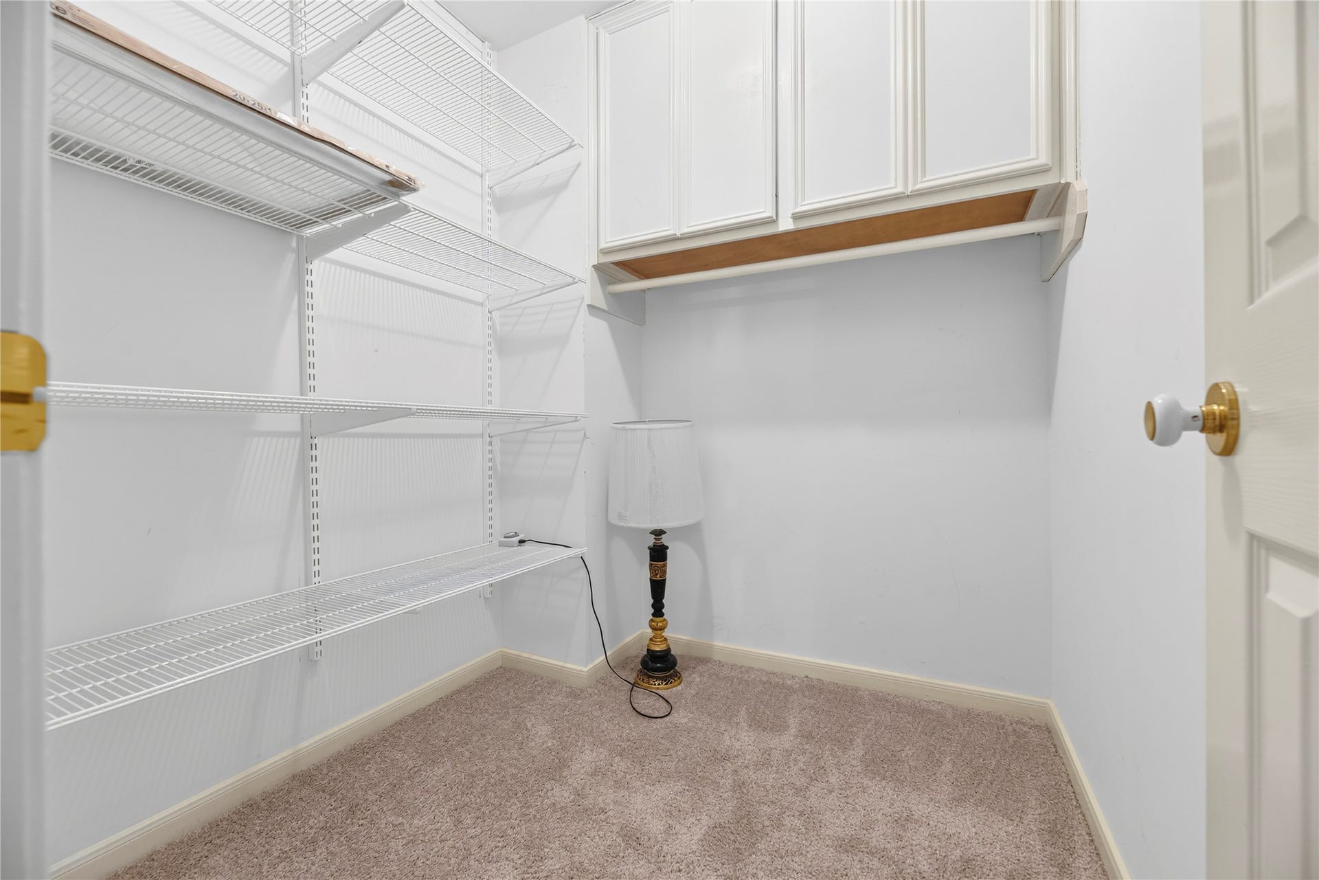 7426 Foxton Place Court, Houston, TX 77095 A very large walk-in closet sits just outside the flex room, offering extra storage for seasonal dcor and household items or serving as the dedicated closet when the flex space is used as a 5th bedroom.