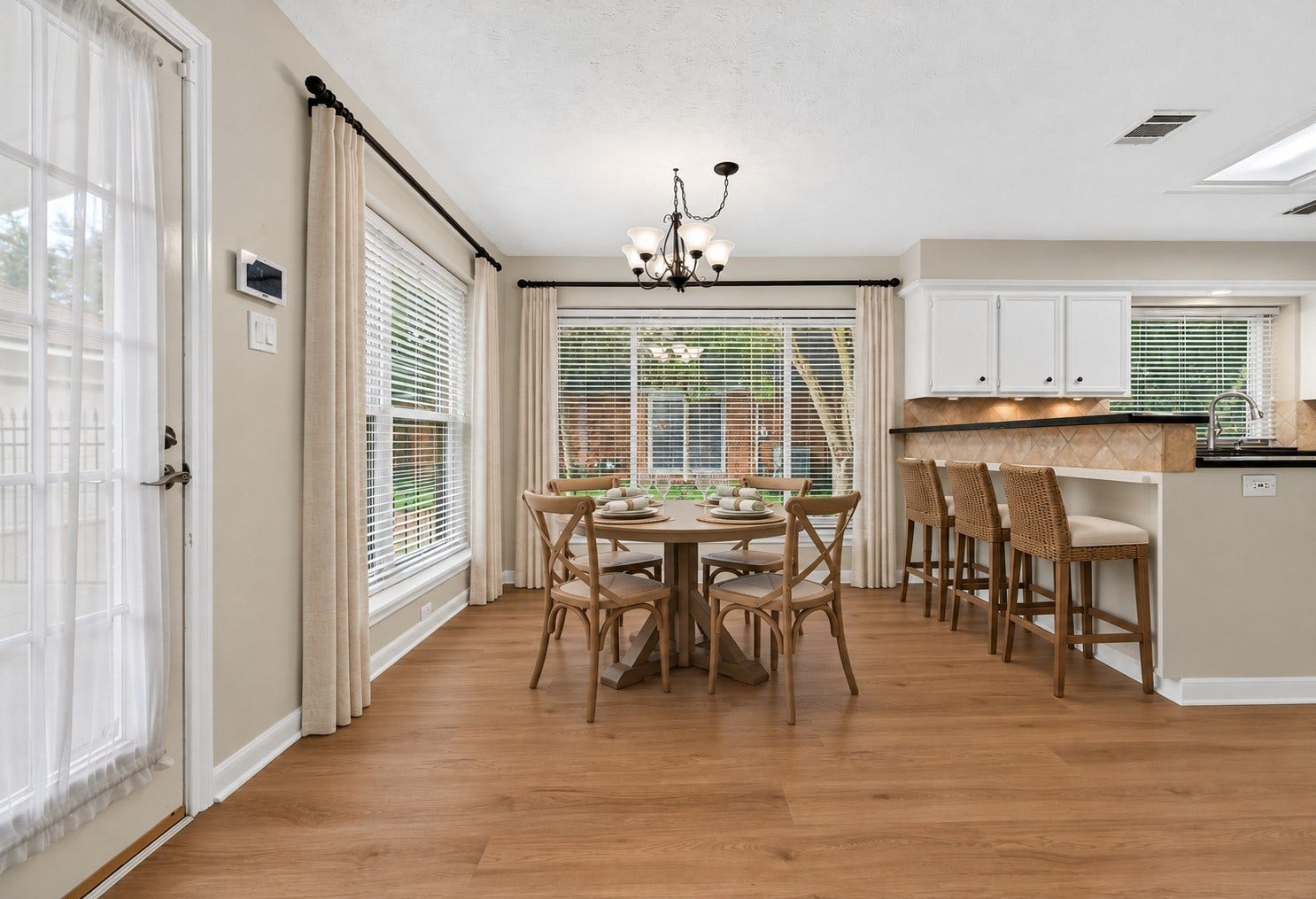 7426 Foxton Place Court, Houston, TX 77095 Virtually staged to inspire your imagination, this inviting breakfast area offers the perfect opportunity to create a cozy spot for morning coffee, casual meals and everyday moments with family and friends.
