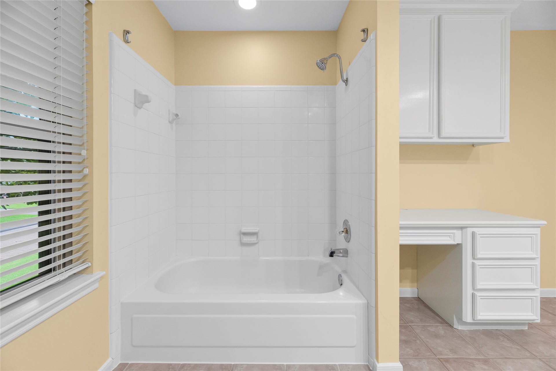 7426 Foxton Place Court, Houston, TX 77095 A second (dry) vanity adds another spot for morning routines, while the nearby hall closet provides extra storage for towels, linens and other daily essentials.
