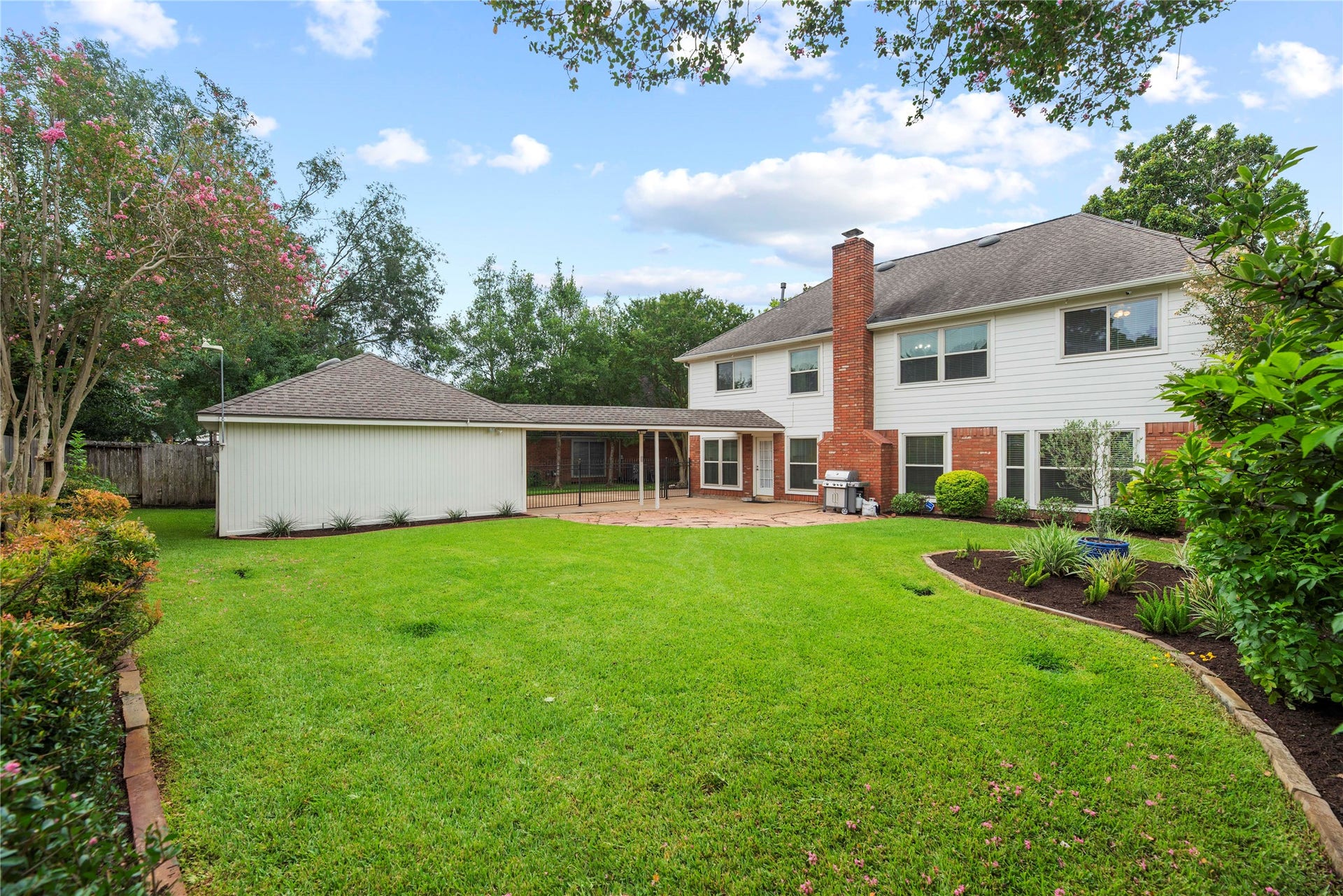 7426 Foxton Place Court, Houston, TX 77095 Bring the swing set, trampoline and all the favorite yard toys, then let the games begin. This expansive fenced backyard is ready for hours of outdoor fun.