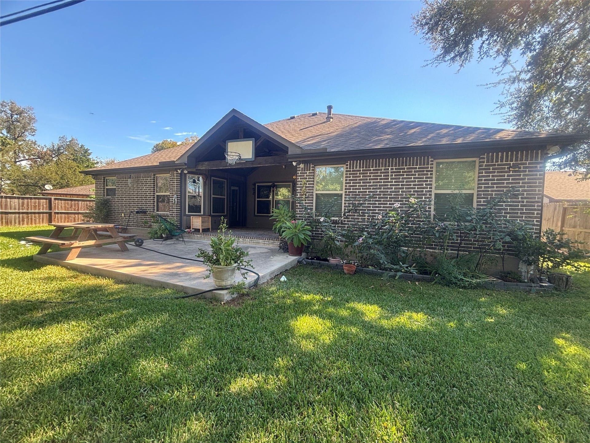 10002 Paintbrush Lane, Sugar Land, TX 77498 10002 Paintbrush Lane, Sugar Land, TX 77498