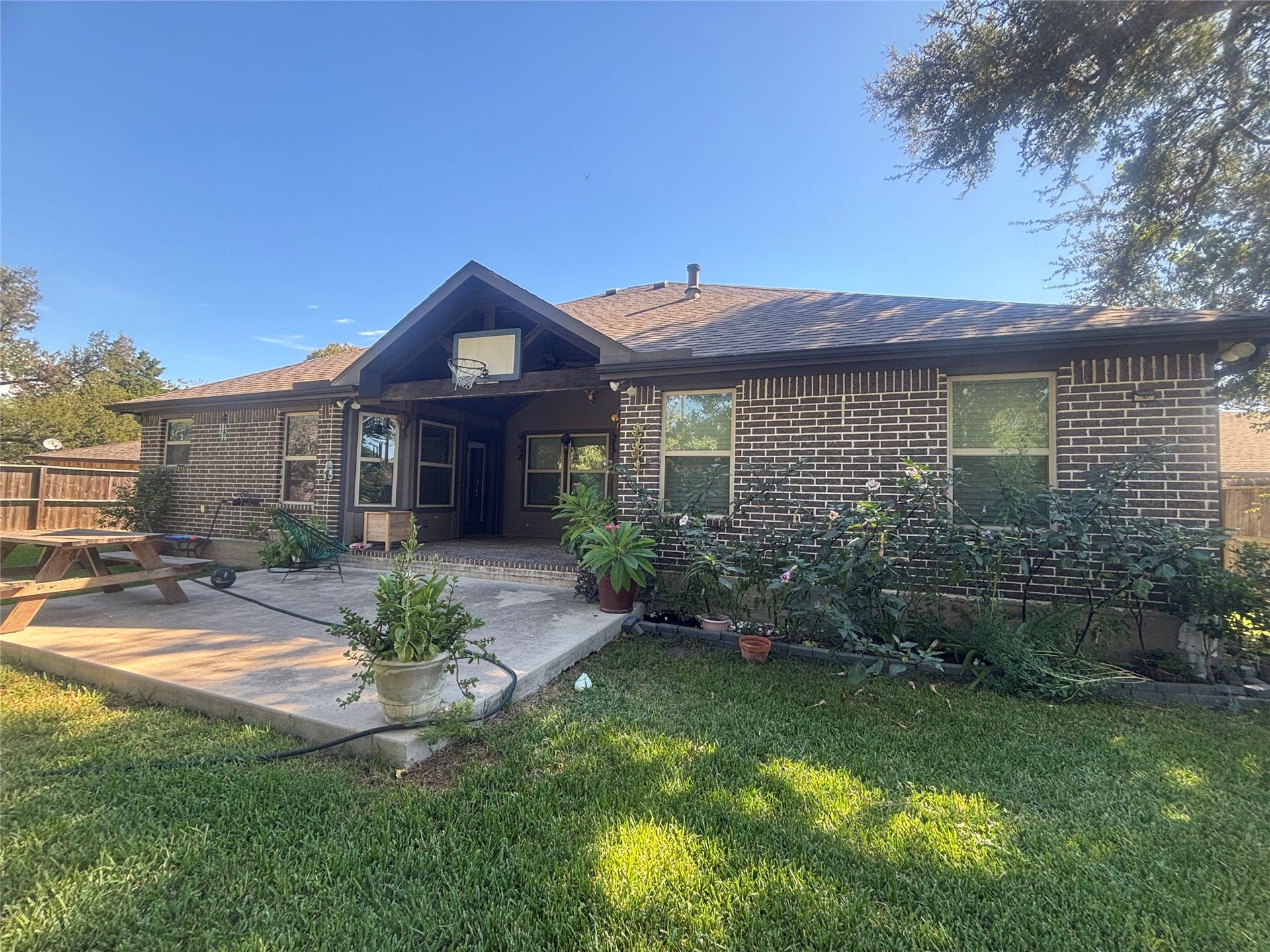 10002 Paintbrush Lane, Sugar Land, TX 77498 10002 Paintbrush Lane, Sugar Land, TX 77498