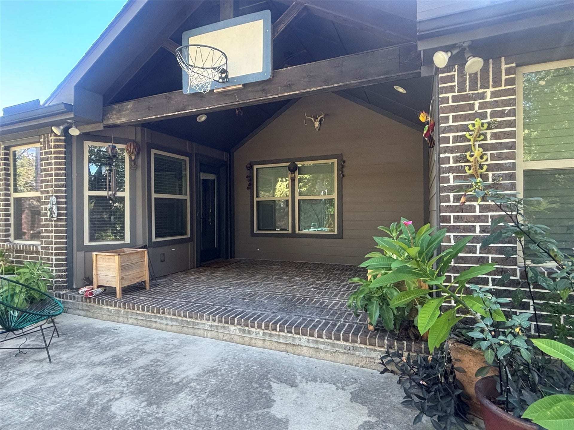 10002 Paintbrush Lane, Sugar Land, TX 77498 10002 Paintbrush Lane, Sugar Land, TX 77498