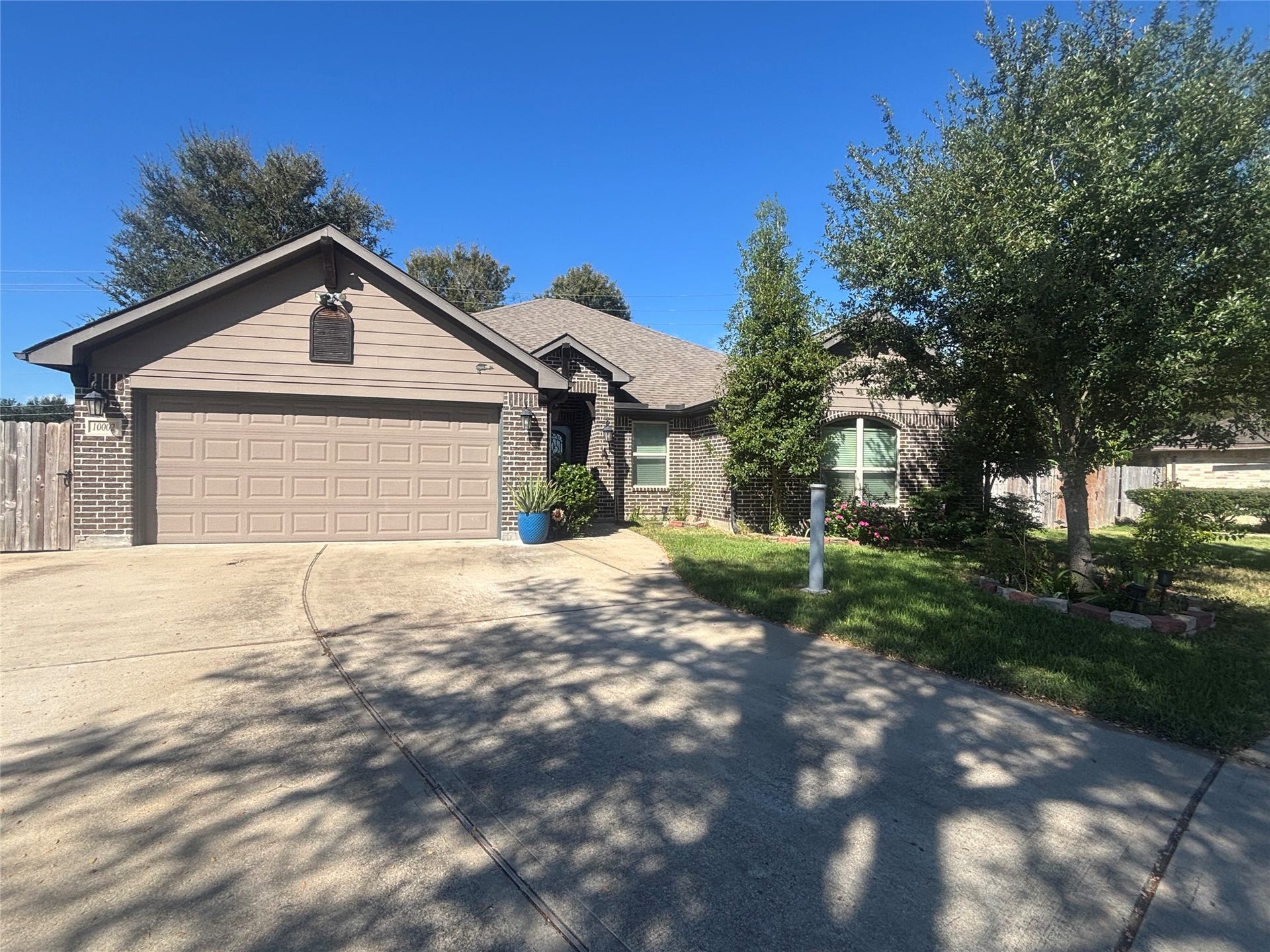10002 Paintbrush Lane, Sugar Land, TX 77498 10002 Paintbrush Lane, Sugar Land, TX 77498