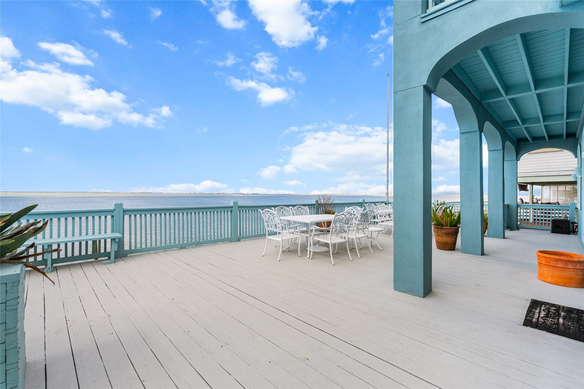 143 Isles End Road, Tiki Island, TX 77554 143 Isles End Road, Tiki Island, TX 77554