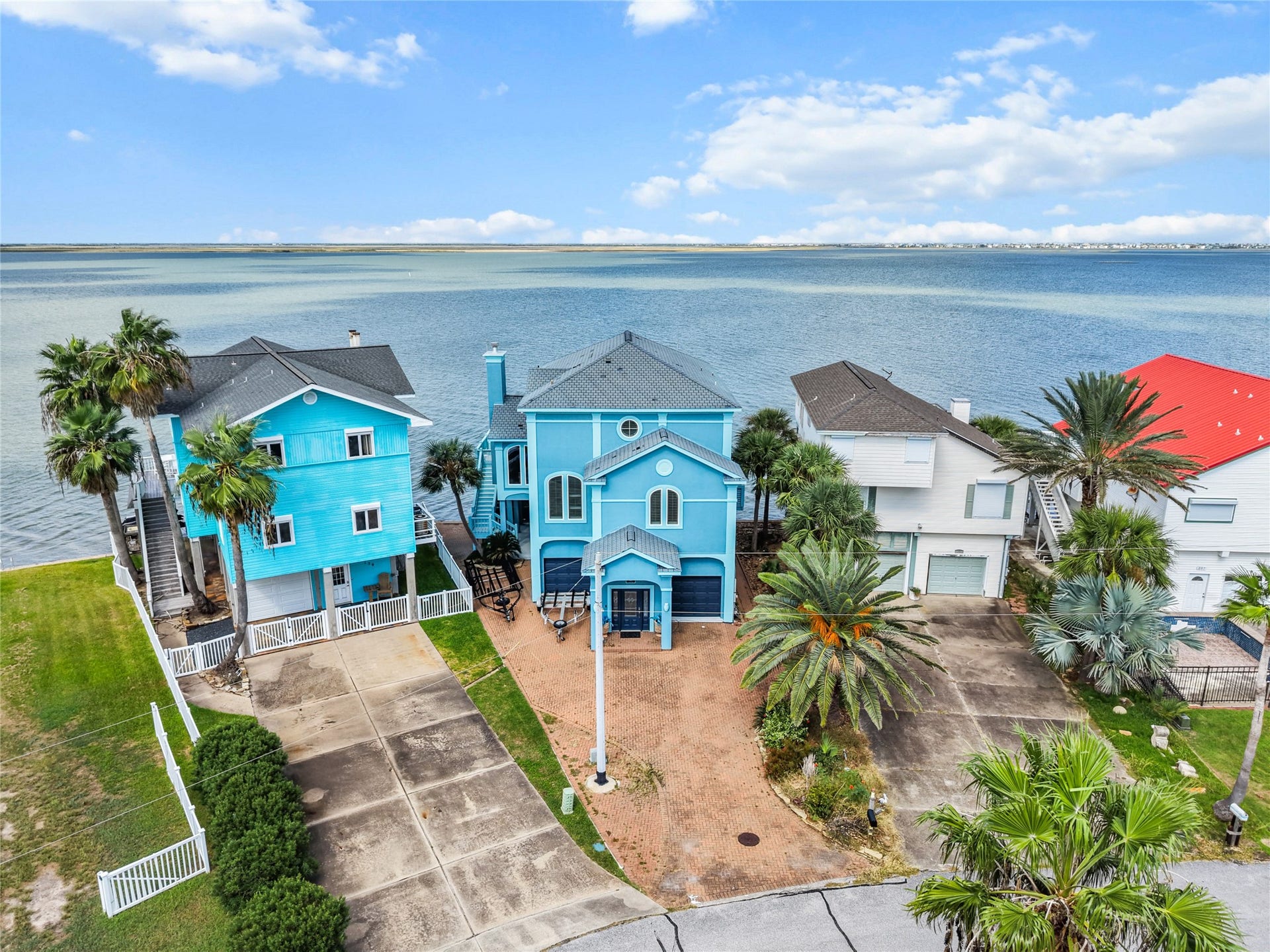 143 Isles End Road, Tiki Island, TX 77554 143 Isles End Road, Tiki Island, TX 77554