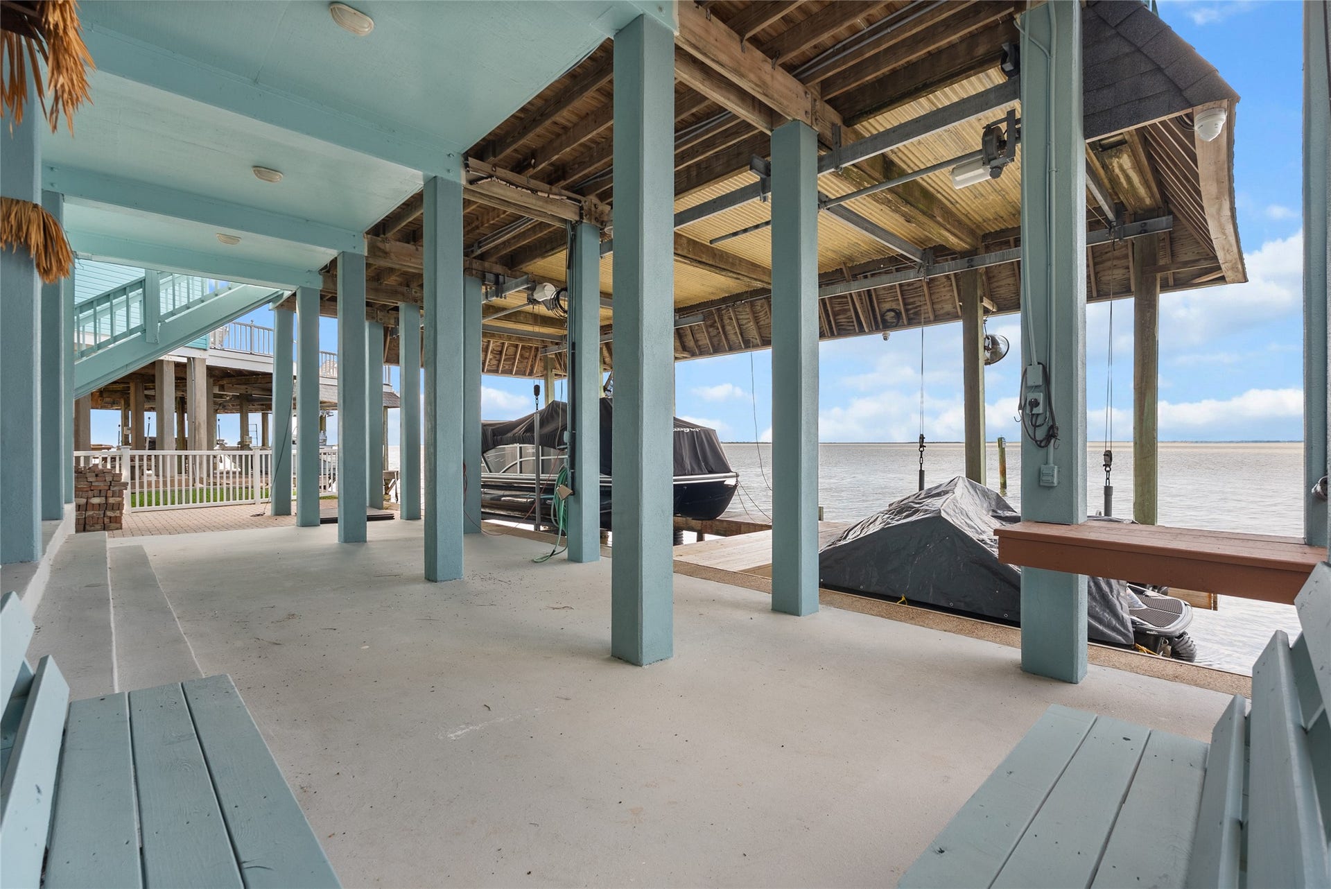 143 Isles End Road, Tiki Island, TX 77554 143 Isles End Road, Tiki Island, TX 77554