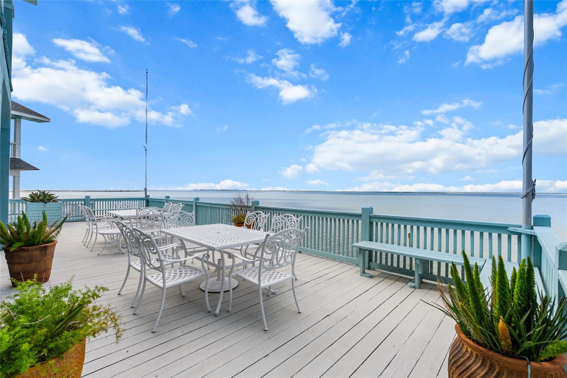143 Isles End Road, Tiki Island, TX 77554 143 Isles End Road, Tiki Island, TX 77554
