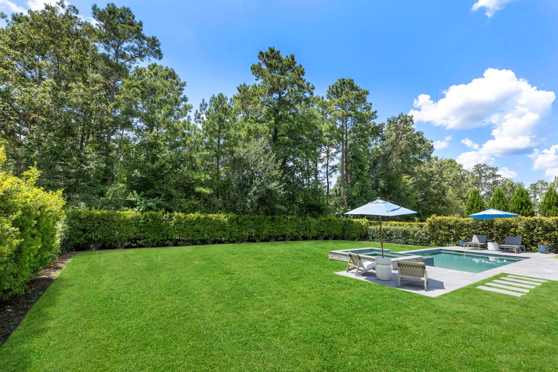 Wrapped in a private and tranquil setting, the backyard does not disappoint!