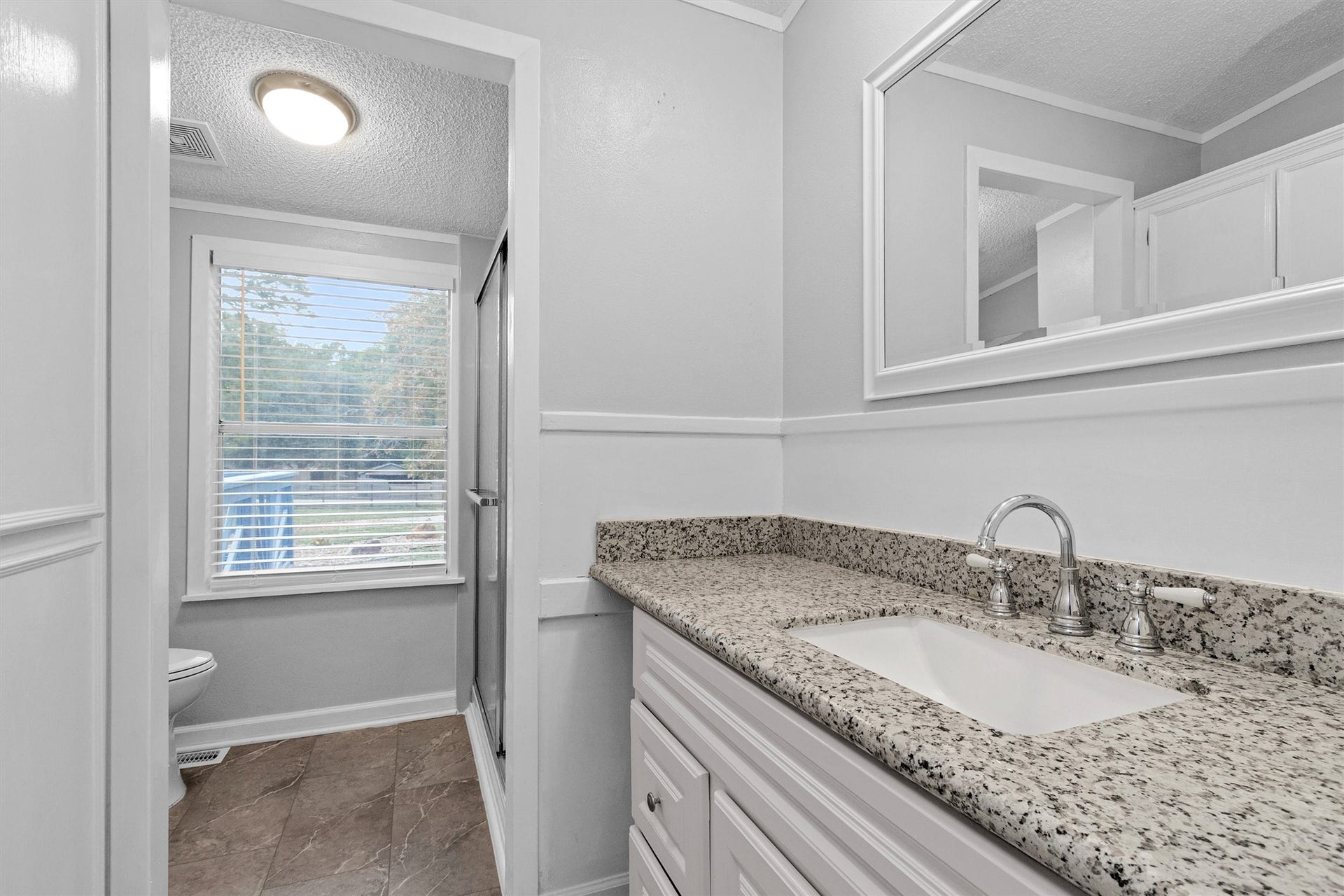 4621 Price Road, Montgomery, TX 77316 2nd full bathroom