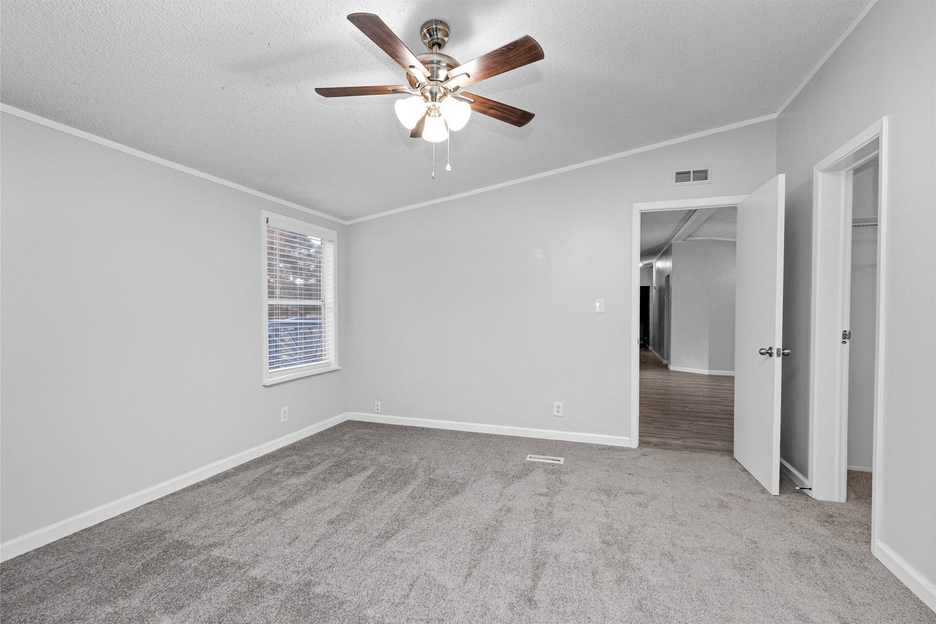 4621 Price Road, Montgomery, TX 77316 New carpet in the 3 rooms!