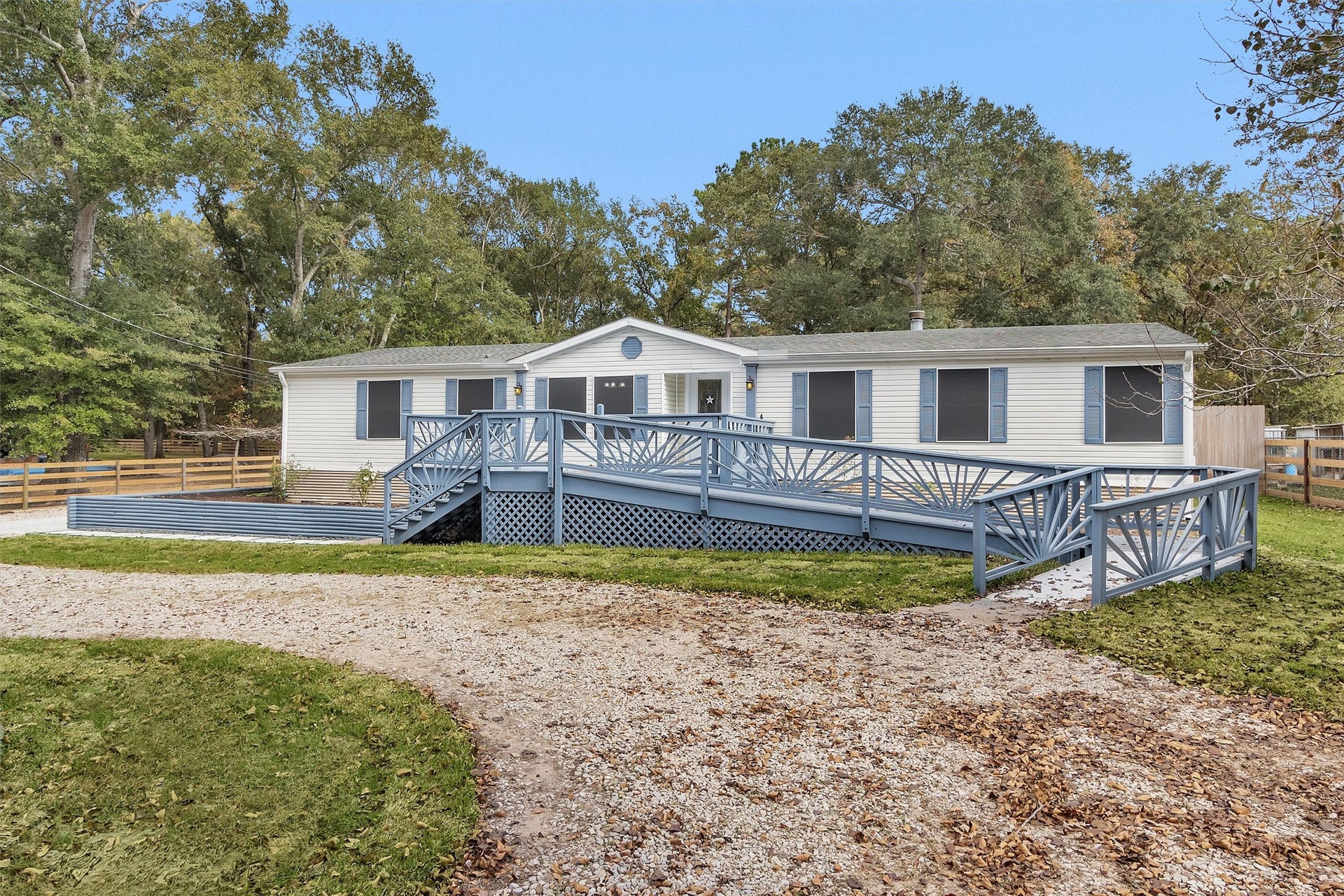 4621 Price Road, Montgomery, TX 77316 Handicap ramp and stairs for easy access