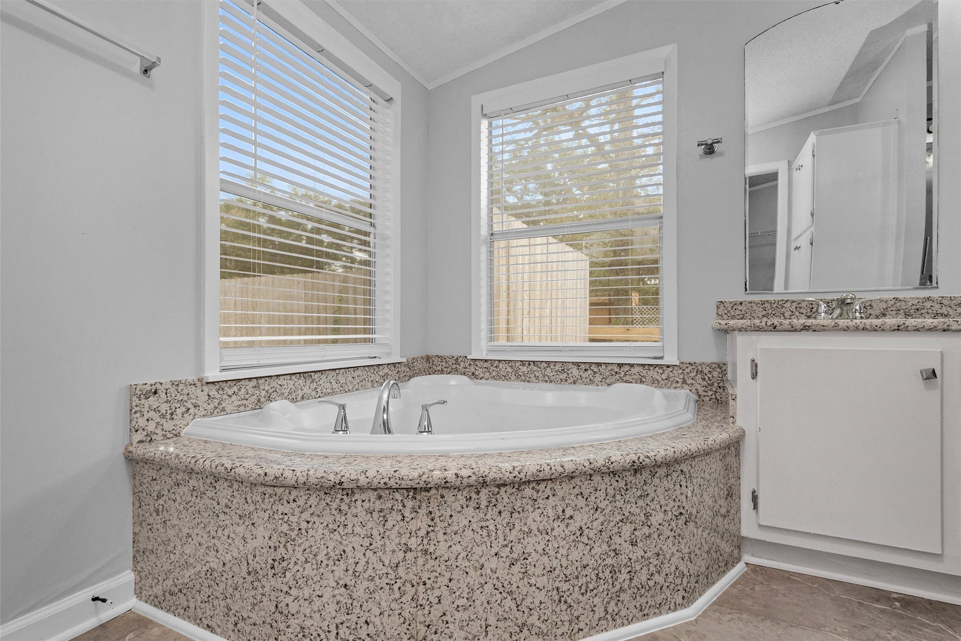 4621 Price Road, Montgomery, TX 77316 Garden tub for soaking, flooded with natural light