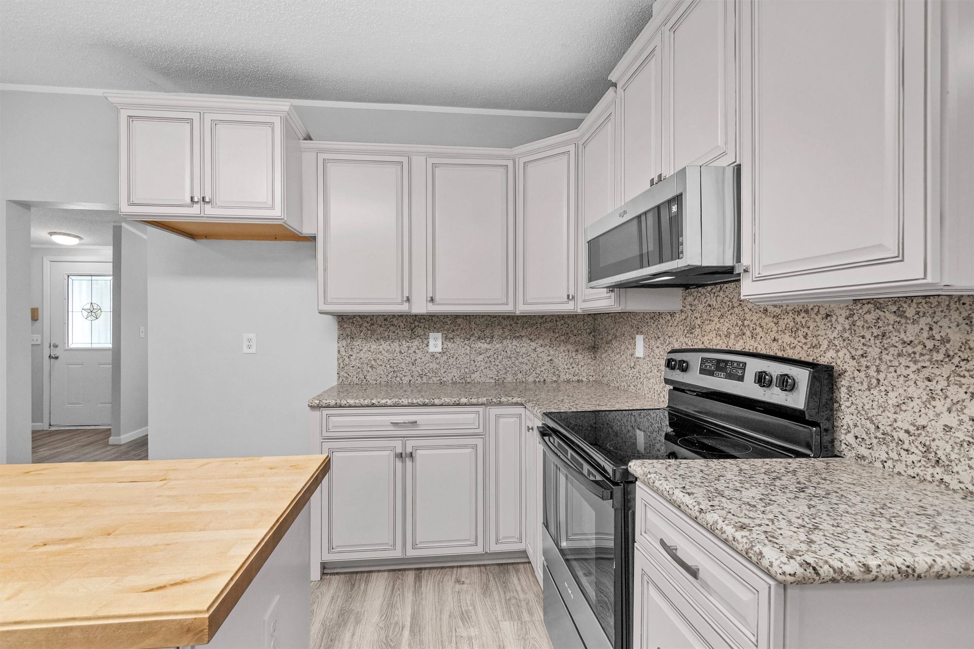 4621 Price Road, Montgomery, TX 77316 Light and bright ready to entertain