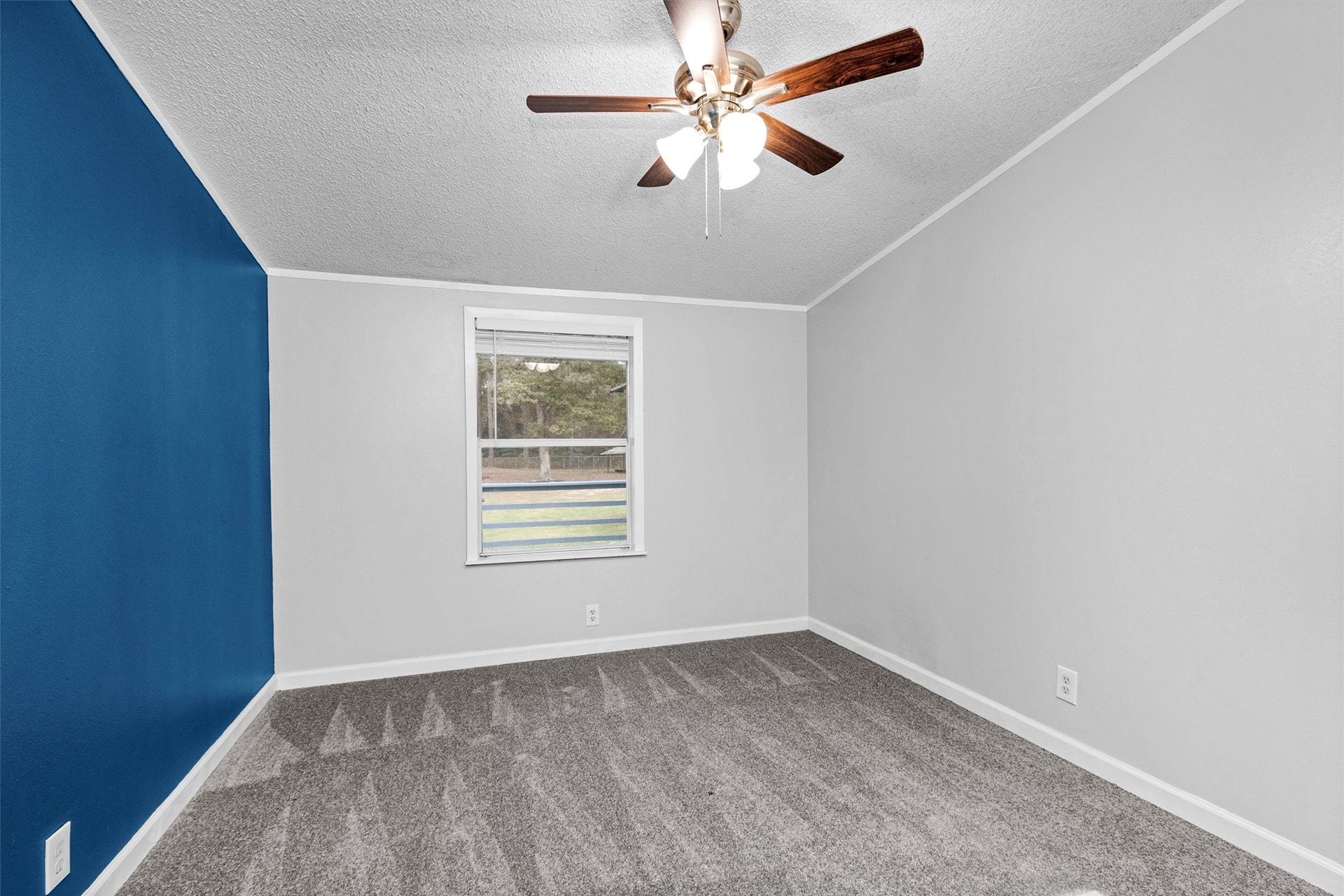4621 Price Road, Montgomery, TX 77316 2nd bedroom