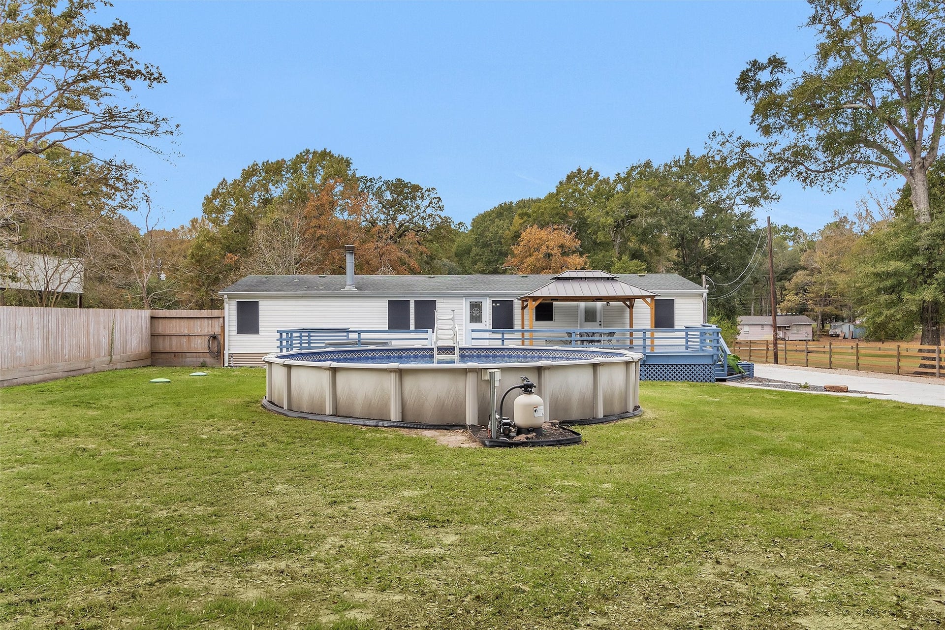 4621 Price Road, Montgomery, TX 77316 Perfect for hot summer days