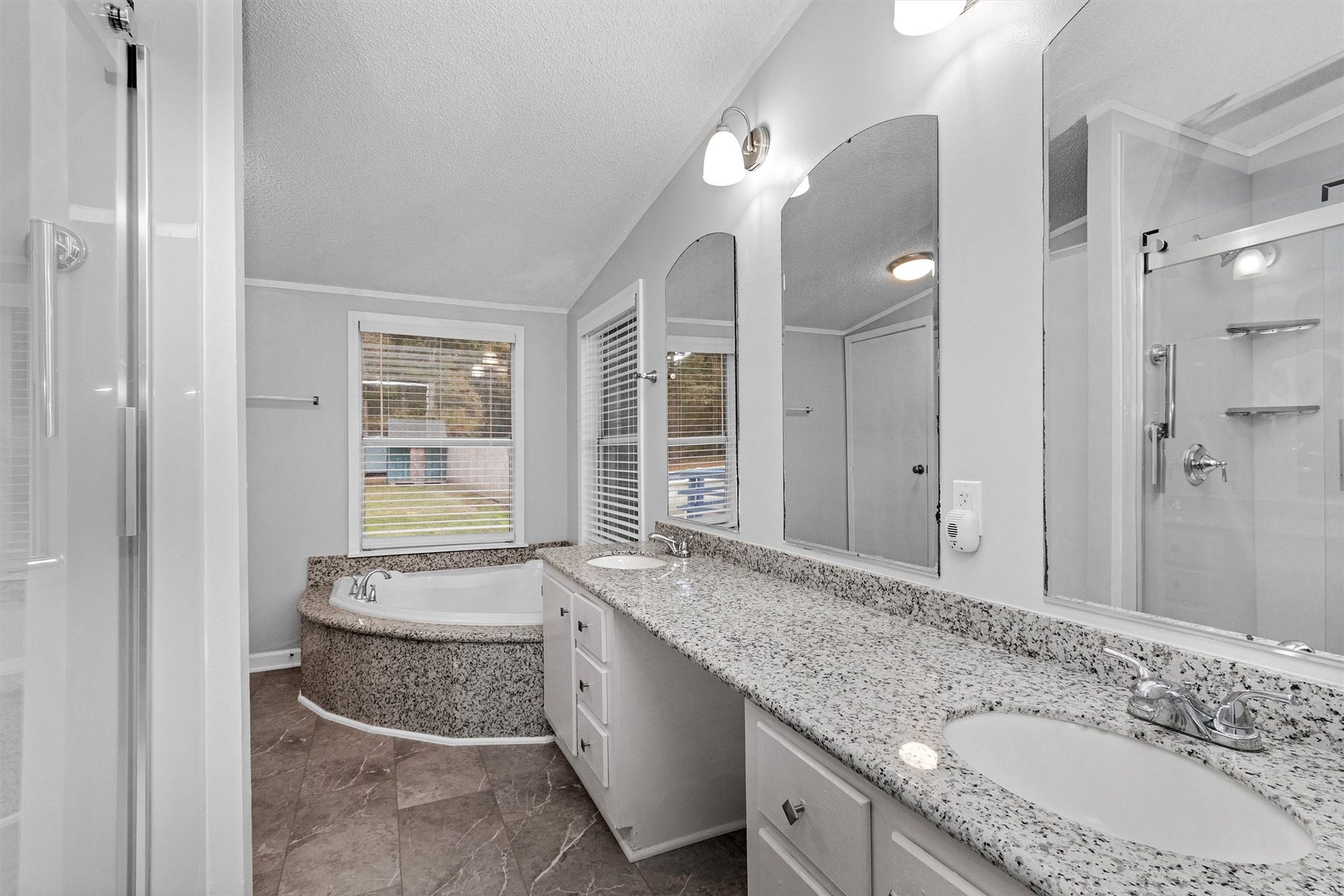 4621 Price Road, Montgomery, TX 77316 Double sinks, accent mirrors, Brand new shower