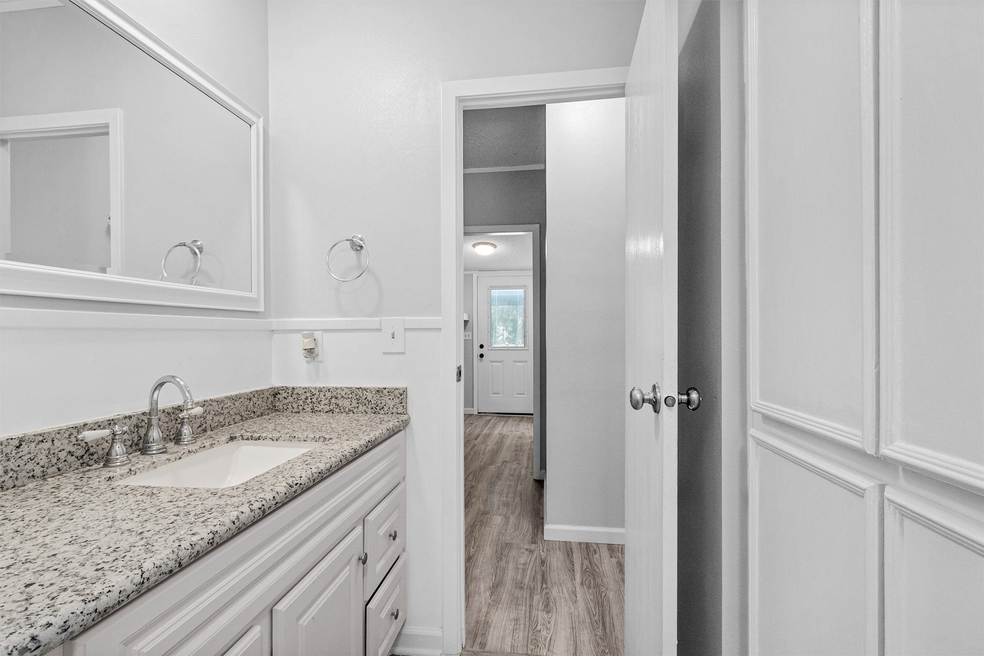 4621 Price Road, Montgomery, TX 77316 Built in cabinets