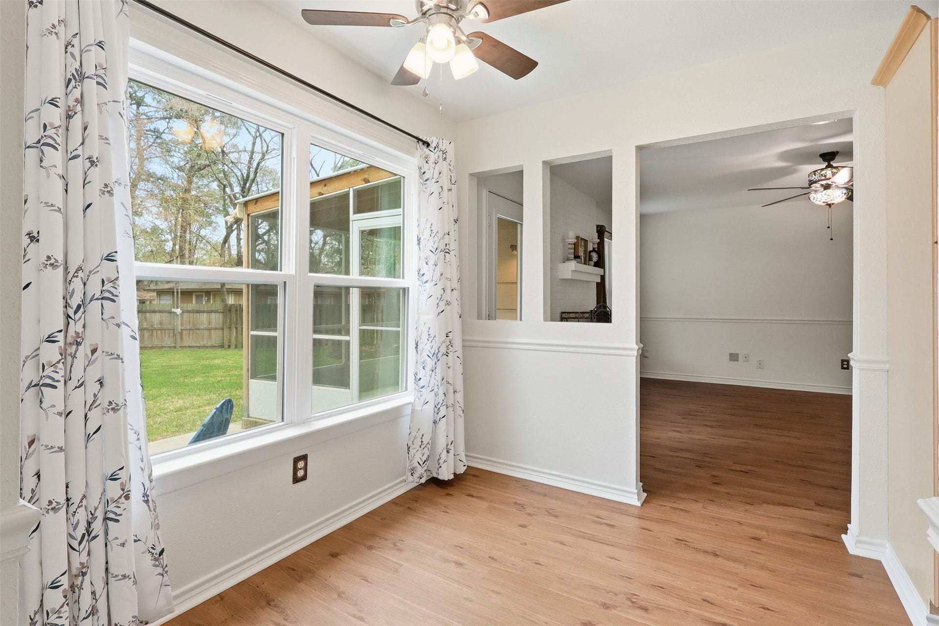 10 E Broken Oak Court, Spring, TX 77381 This breakfast nook is a great place to start your day!