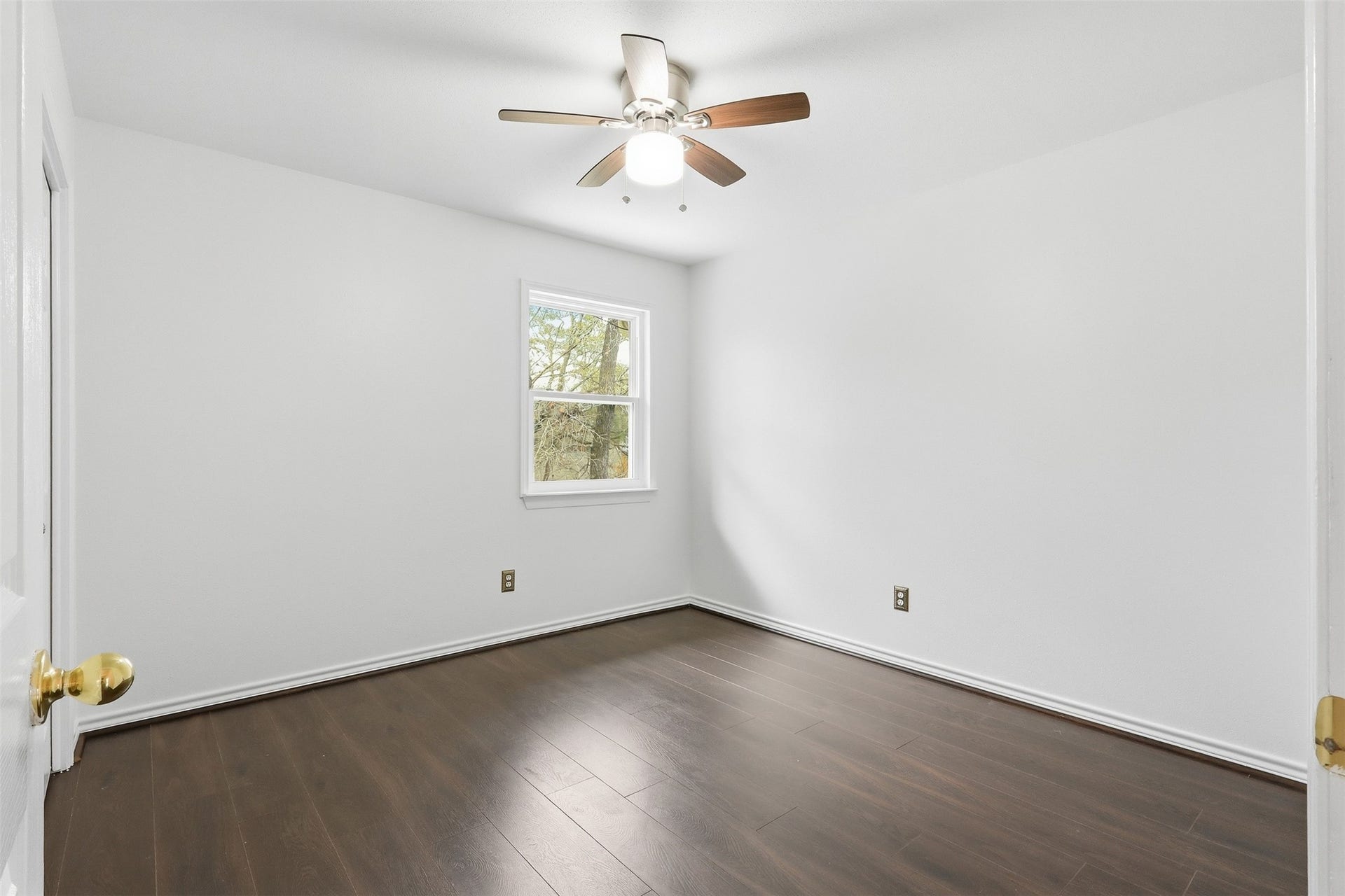 10 E Broken Oak Court, Spring, TX 77381 Secondary bedroom, game room, or study with plenty of privacy.