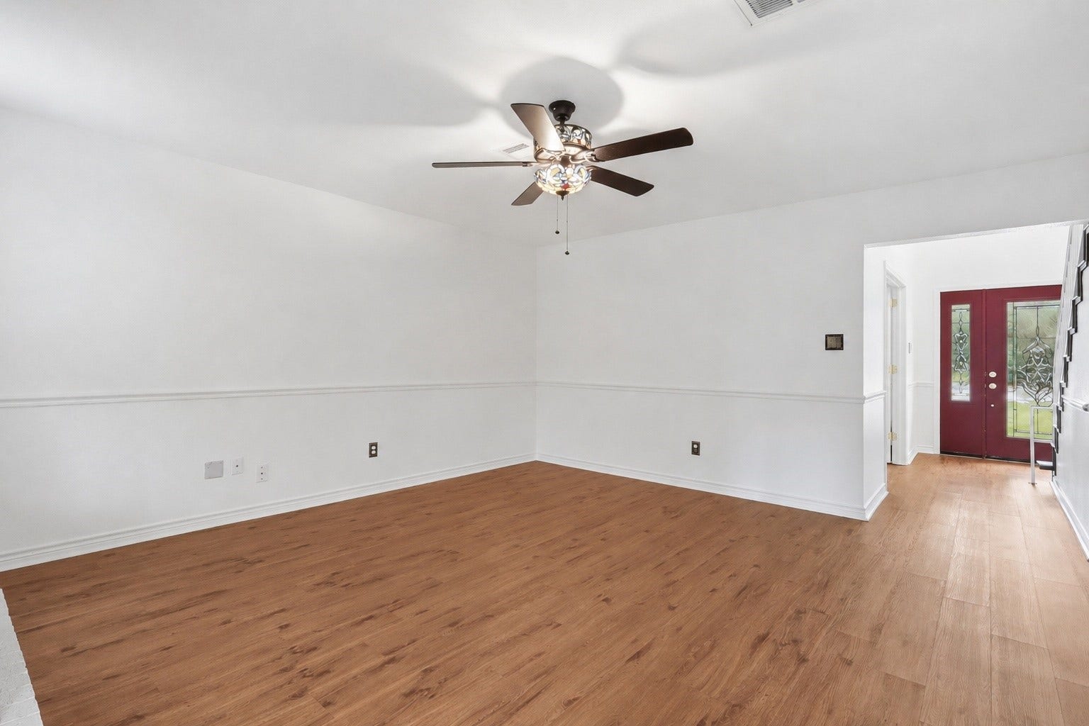 10 E Broken Oak Court, Spring, TX 77381 Large den, perfect for family time.