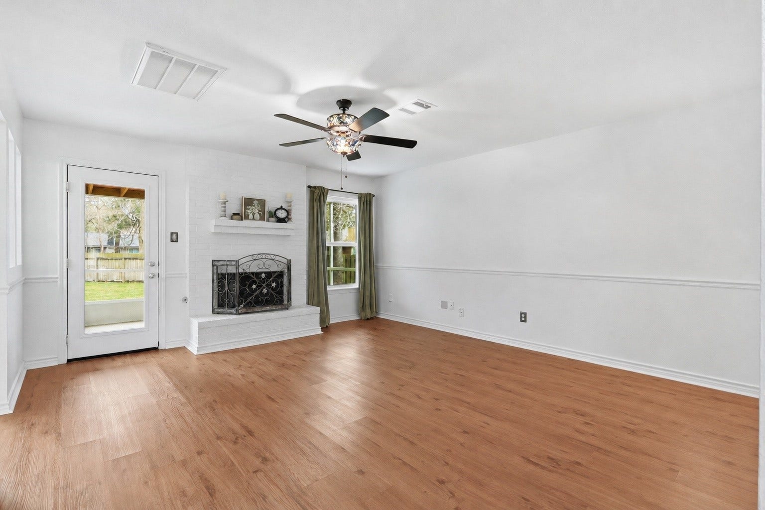 10 E Broken Oak Court, Spring, TX 77381 Spacious living room with brick fireplace and stained glass ceiling fan.