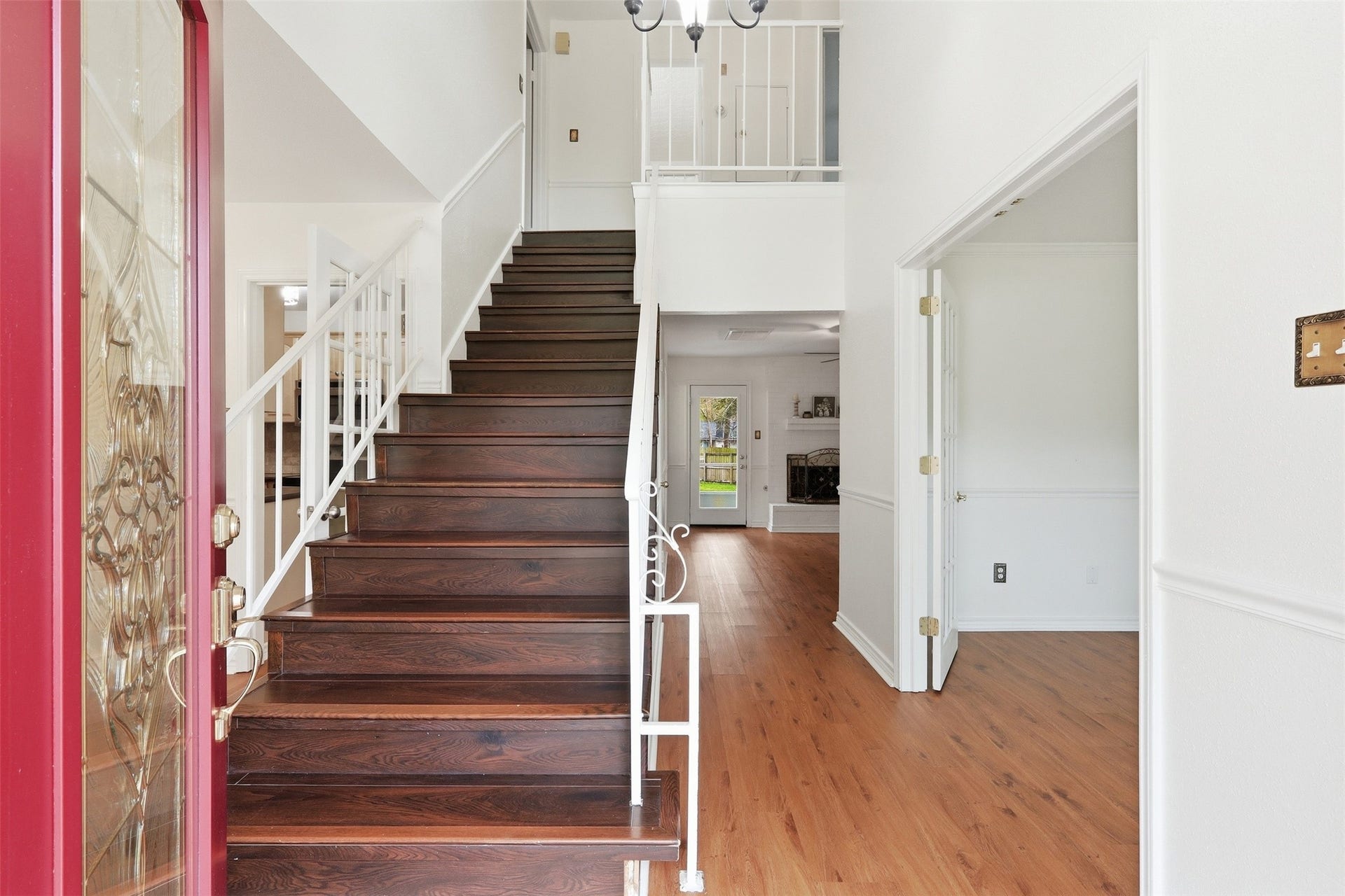 10 E Broken Oak Court, Spring, TX 77381 This inviting entryway features a stylish staircase and opens into a bright living room.