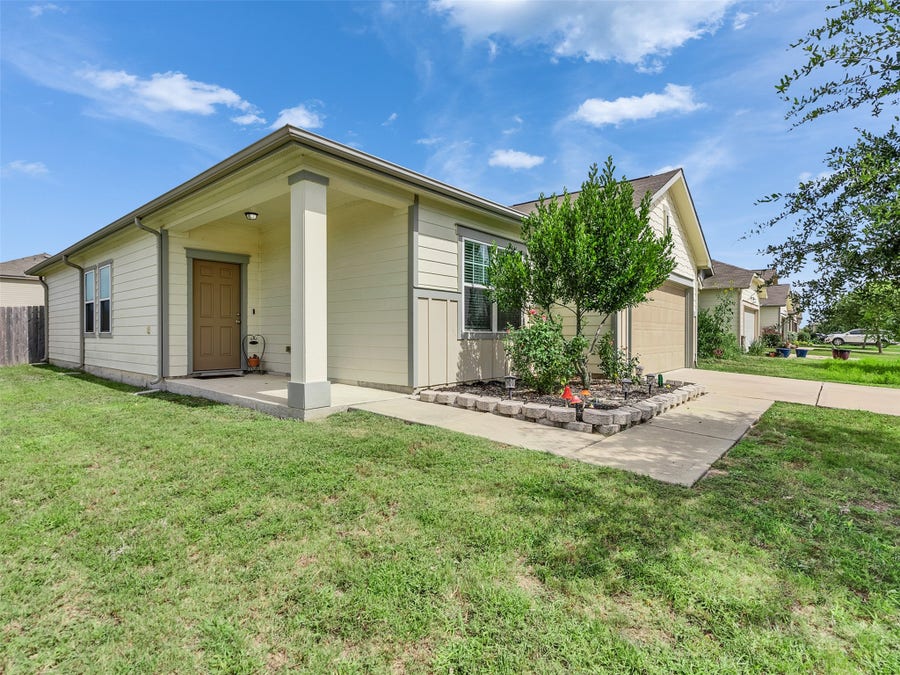 Property photo for 1001 Banyon Tree Lane, Brookshire, TX