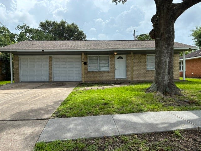 Property photo for 1805 Thelma Lane, Pasadena, TX