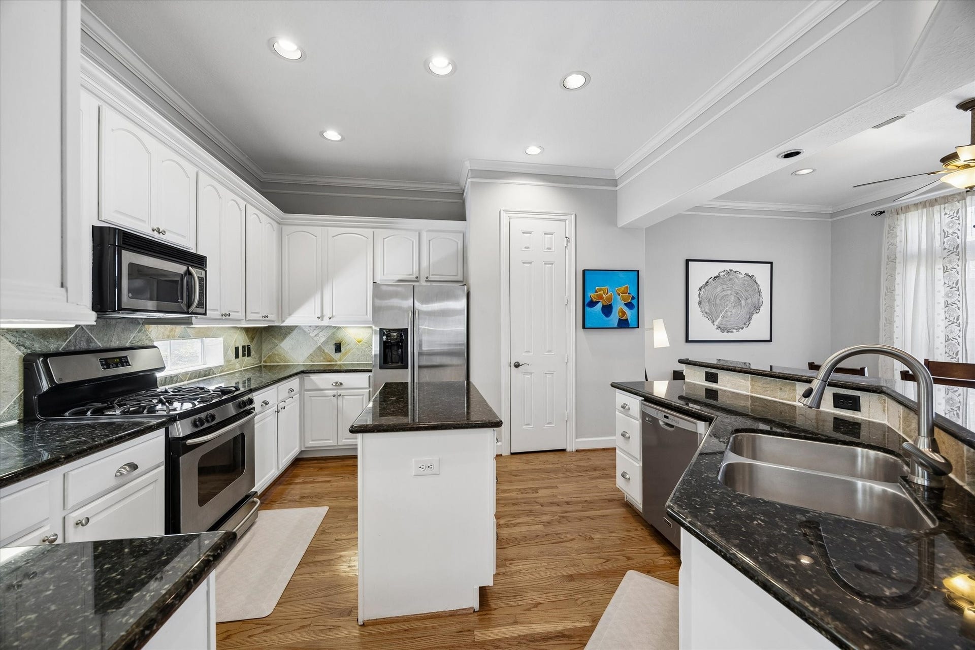 5111 Inker Street, #C, Houston, TX 77007 Large kitchen with an abundance of counterspace and cabinets.