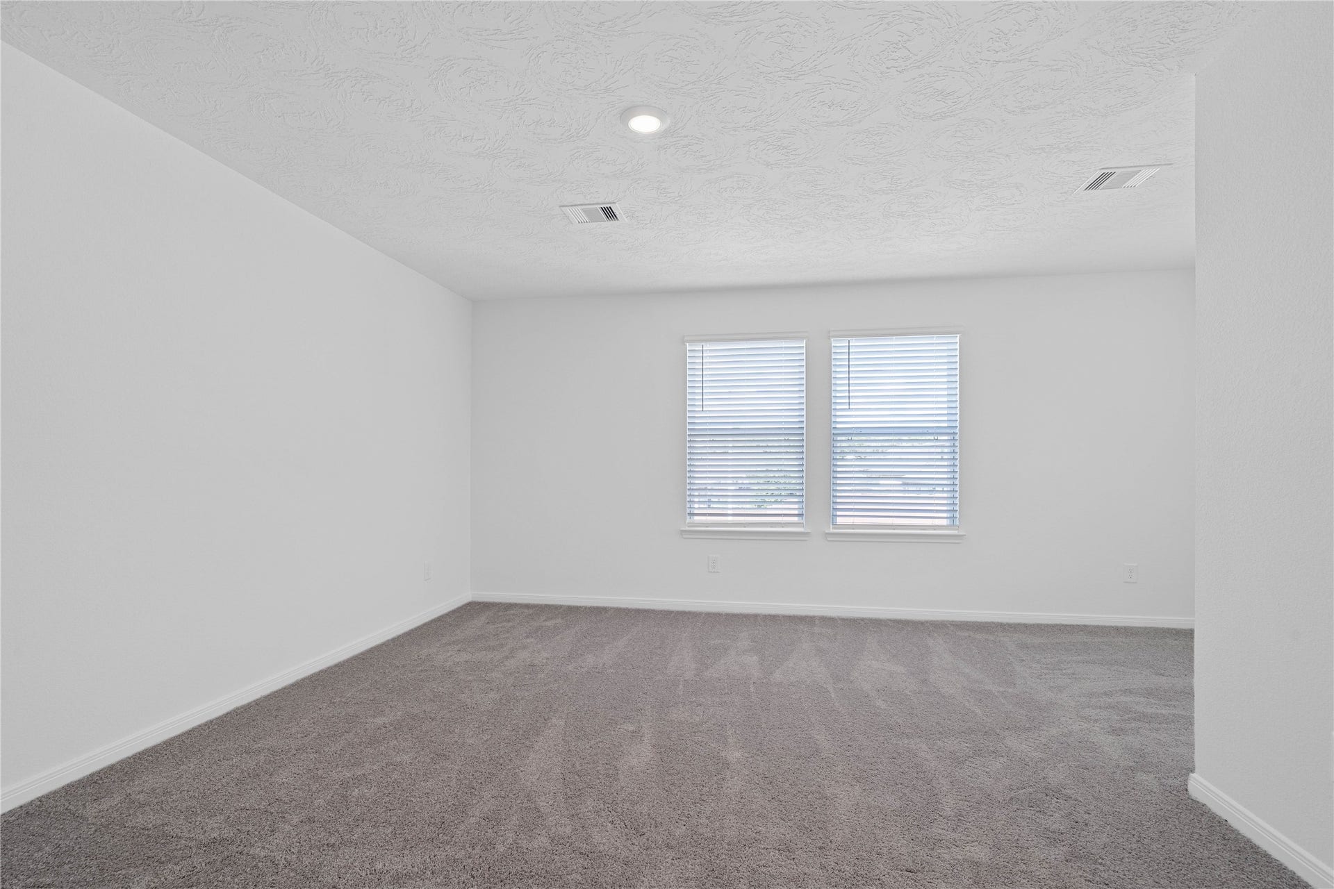 10160 Maple Cove Lane, Willis, TX 77378 Relax and unwind after a long day in this impressive primary suite! This generously sized room offers plush carpeting, neutral-toned paint, high ceilings, recessed lighting, and large windows for added comfort and tranquility. Added feature is the seating area with window - perfect spot for a desk or chaise lounge.