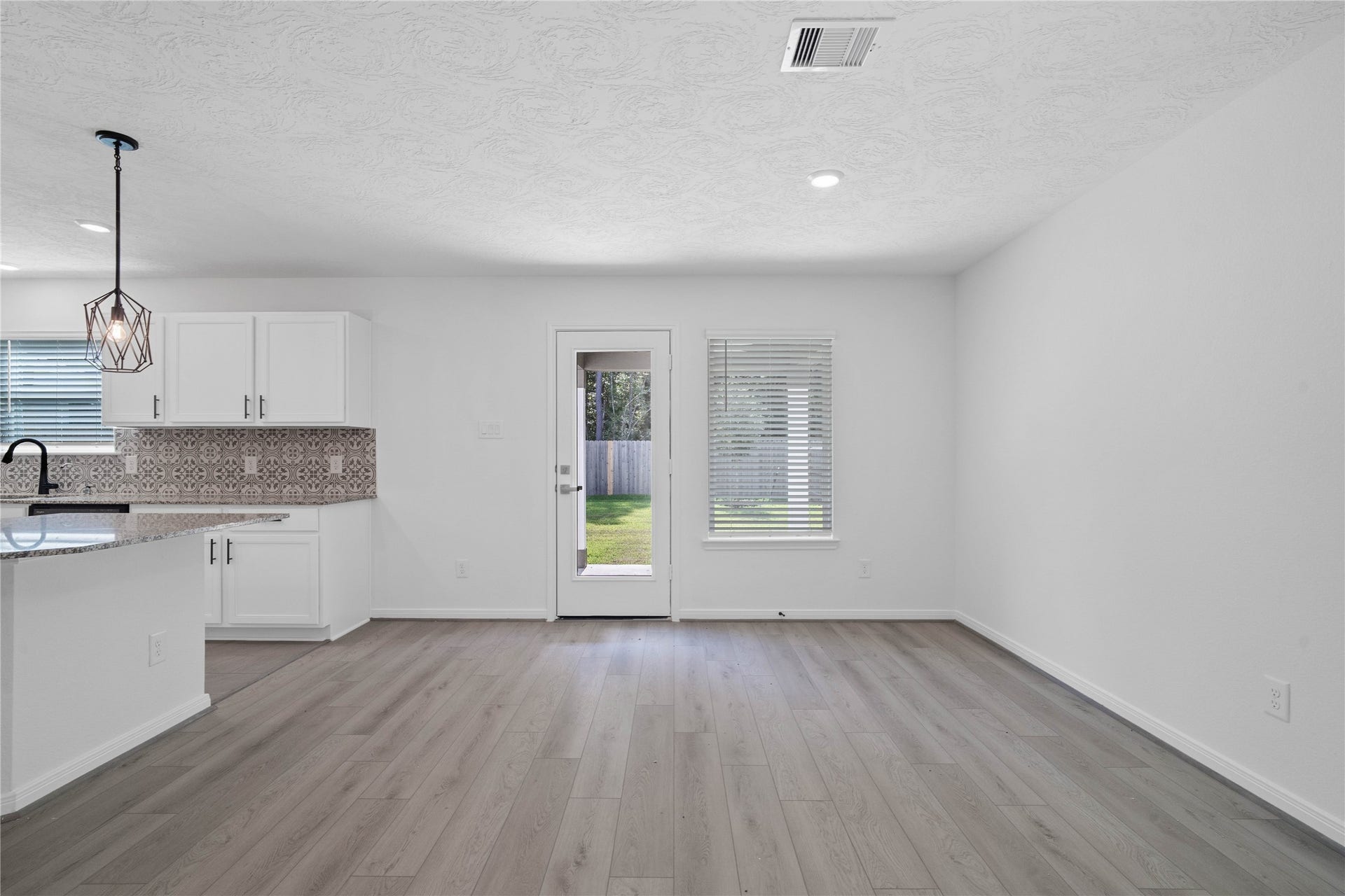10160 Maple Cove Lane, Willis, TX 77378 Create lasting memories with family and friends in this inviting dining room! It showcases high ceilings, recessed lighting, custom paint, stunning vinyl plank flooring, and access door to the rear patio and backyard.