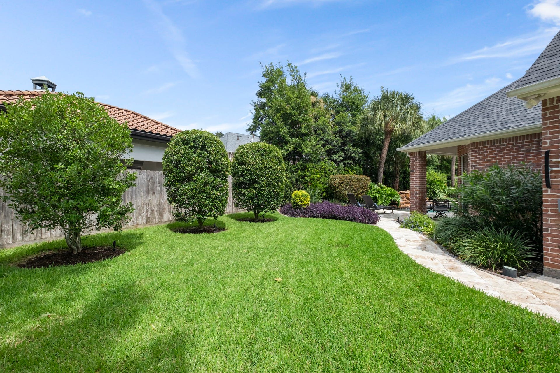 7 Silverloch Court, Sugar Land, TX 77479 Plenty of additional backyard greenspace for children to play or pets to roam. Right around the corner is the 22kw Generac whole home generator for peace of mind.