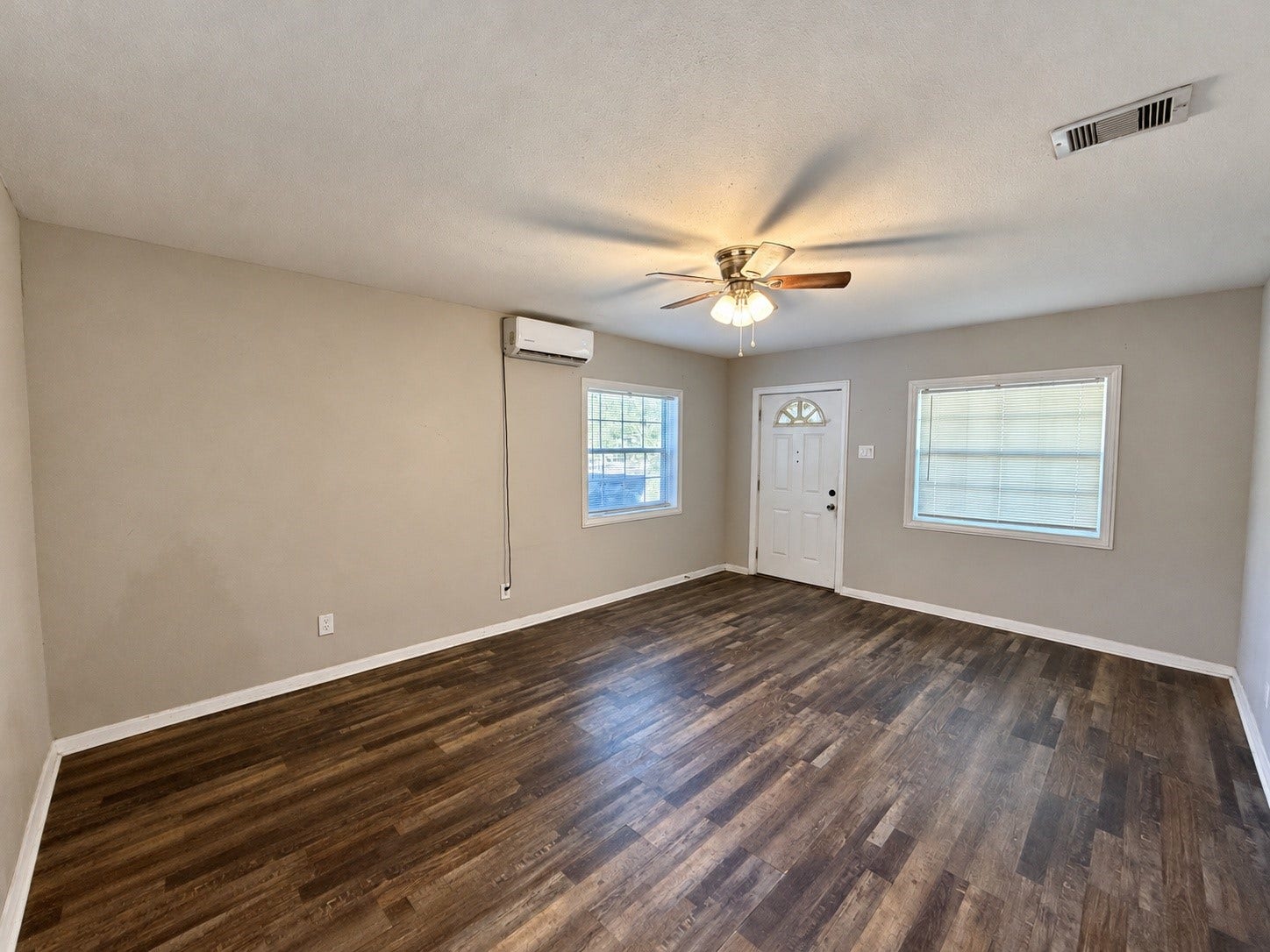 7442 Allsup Street, Houston, TX 77061 Another view of the 12x17 living room, with an open feel and windows to the front.
