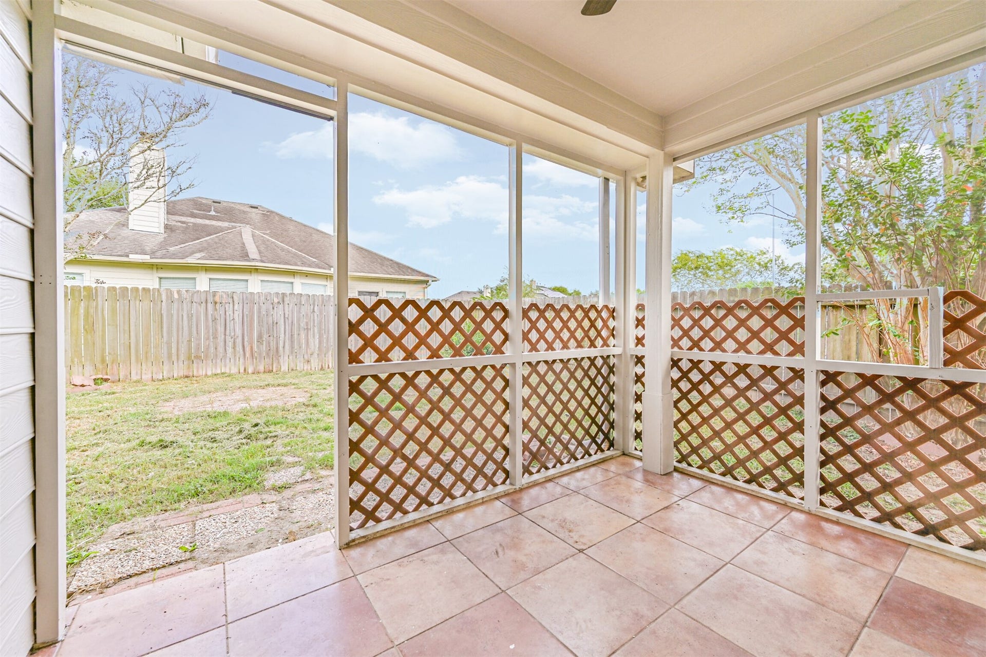 914 Chase Creek Circle, Bacliff, TX 77518 Covered patio