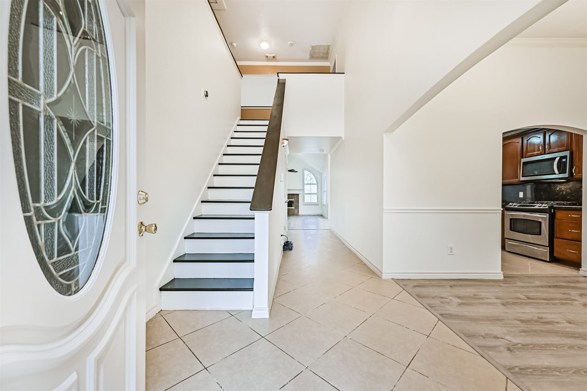 914 Chase Creek Circle, Bacliff, TX 77518 Entry
