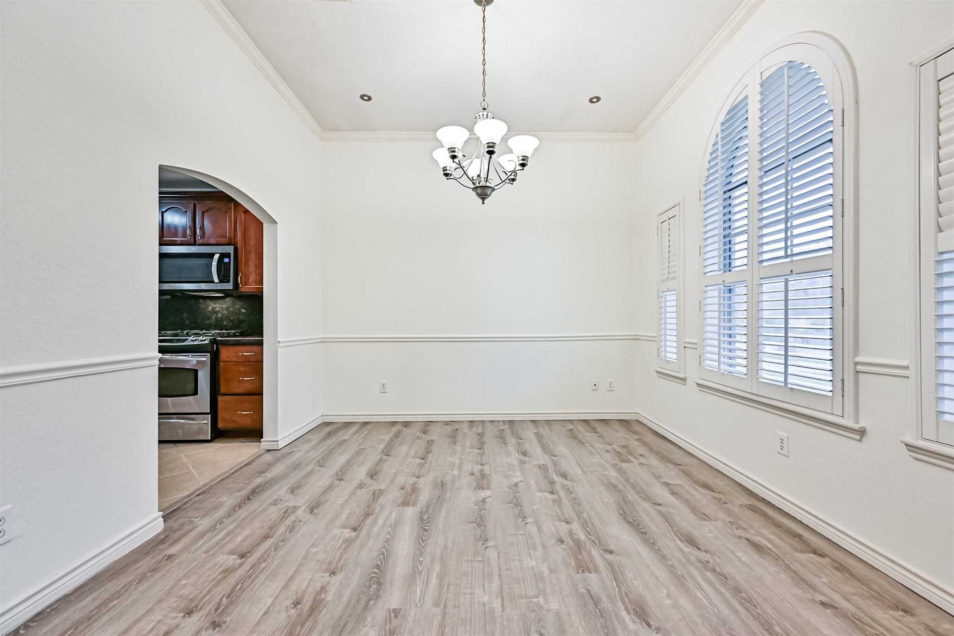 914 Chase Creek Circle, Bacliff, TX 77518 DAINING