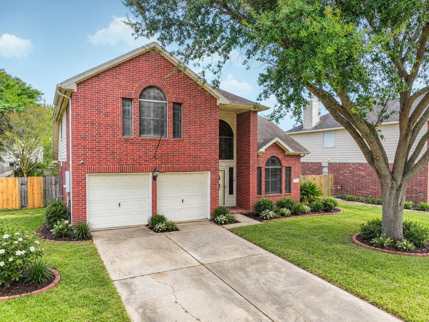 914 Chase Creek Circle, Bacliff, TX 77518 Front of home -virtual landscaping added