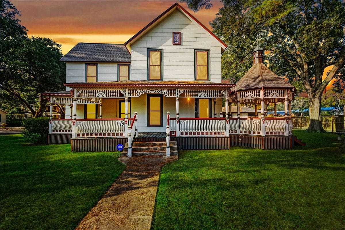 816 W Adoue Street, Alvin, TX 77511 816 W Adoue Street, Alvin, TX 77511