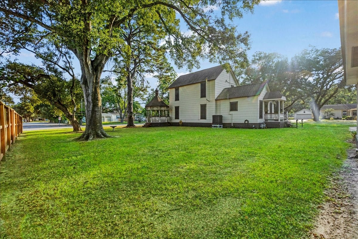 816 W Adoue Street, Alvin, TX 77511 816 W Adoue Street, Alvin, TX 77511