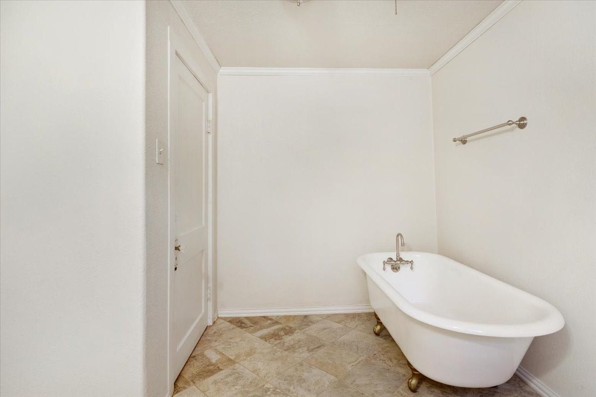 816 W Adoue Street, Alvin, TX 77511 816 W Adoue Street, Alvin, TX 77511