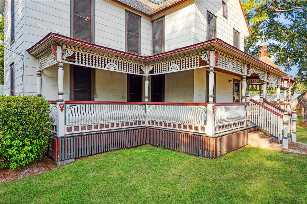 816 W Adoue Street, Alvin, TX 77511 816 W Adoue Street, Alvin, TX 77511