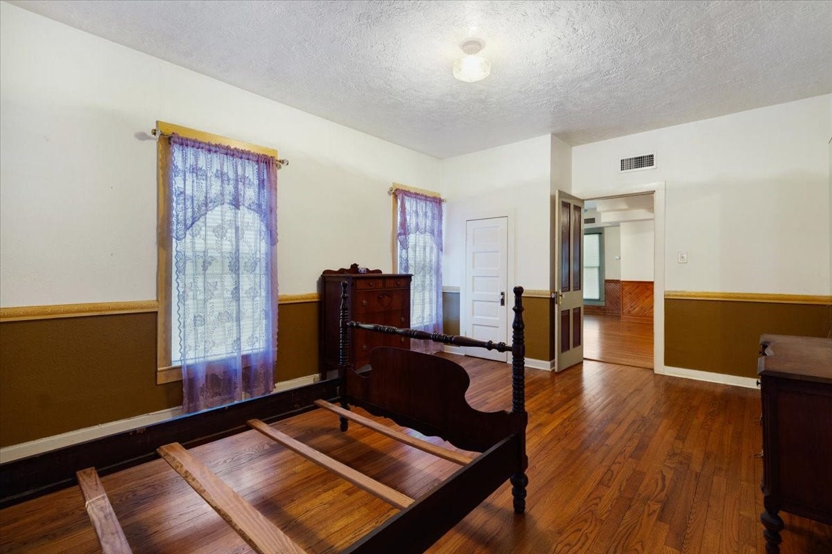 816 W Adoue Street, Alvin, TX 77511 816 W Adoue Street, Alvin, TX 77511