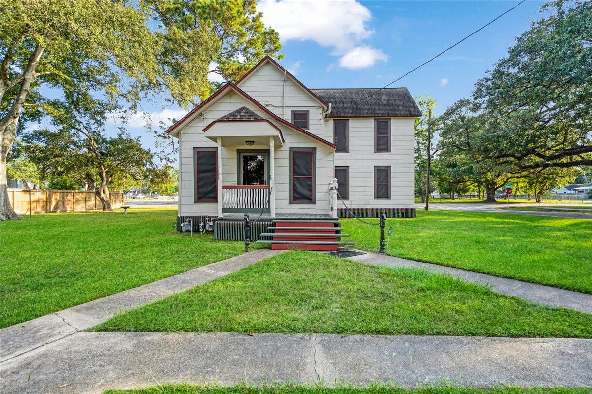 816 W Adoue Street, Alvin, TX 77511 816 W Adoue Street, Alvin, TX 77511