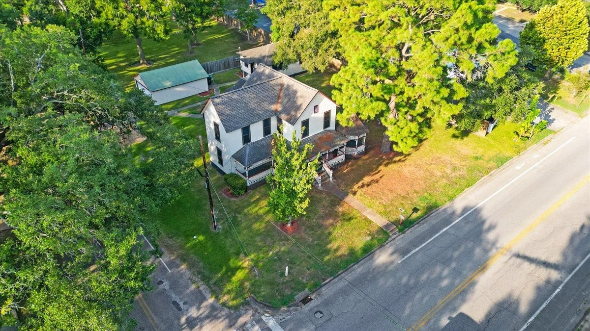 816 W Adoue Street, Alvin, TX 77511 816 W Adoue Street, Alvin, TX 77511