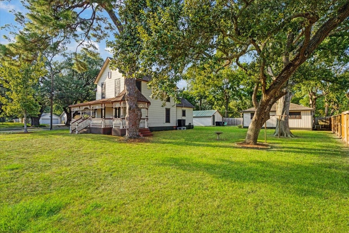 816 W Adoue Street, Alvin, TX 77511 816 W Adoue Street, Alvin, TX 77511